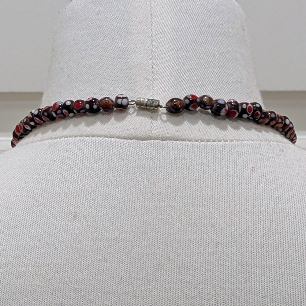 NWOT Beckwoman 16.5" Hand Blown Red White and Brown Mini Glass Bead Necklace - Picture 5 of 7
